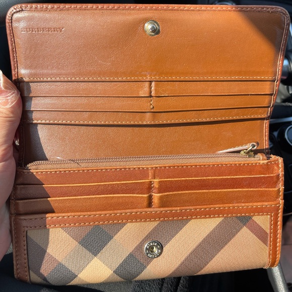BURBERRY Checked Continental Wallet - Picture 3 of 7